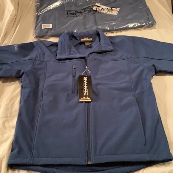 Two Women’s Conqer the Elements Jackets - Picture 3 of 8